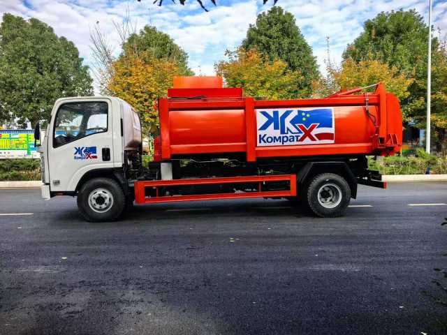 Isuzu 9-way multifunctional gripper side hanging bin garbage truck