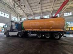 Customized sewage suction semi-trailer