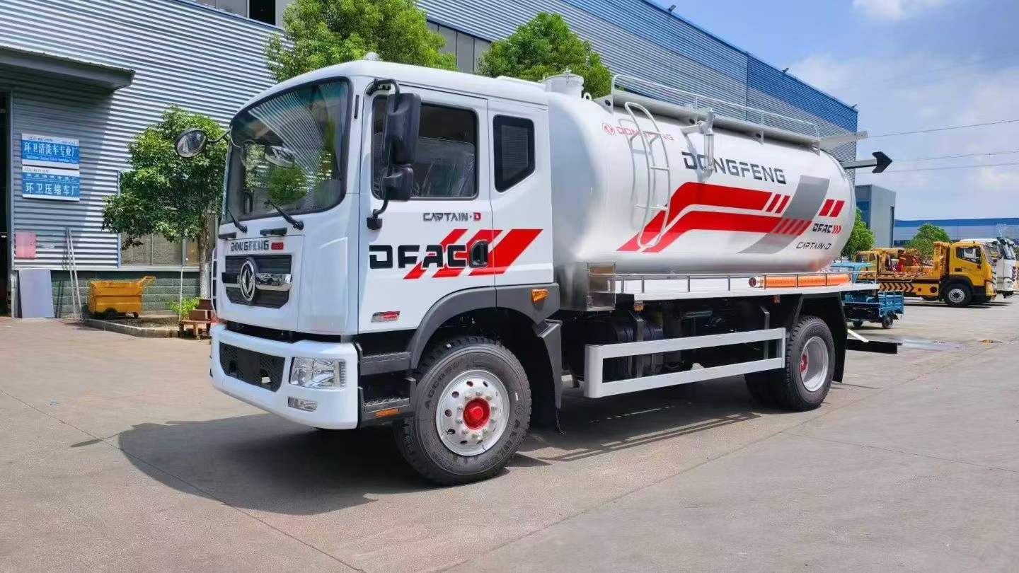 Dongfeng 4 × 2 sewage suction truck