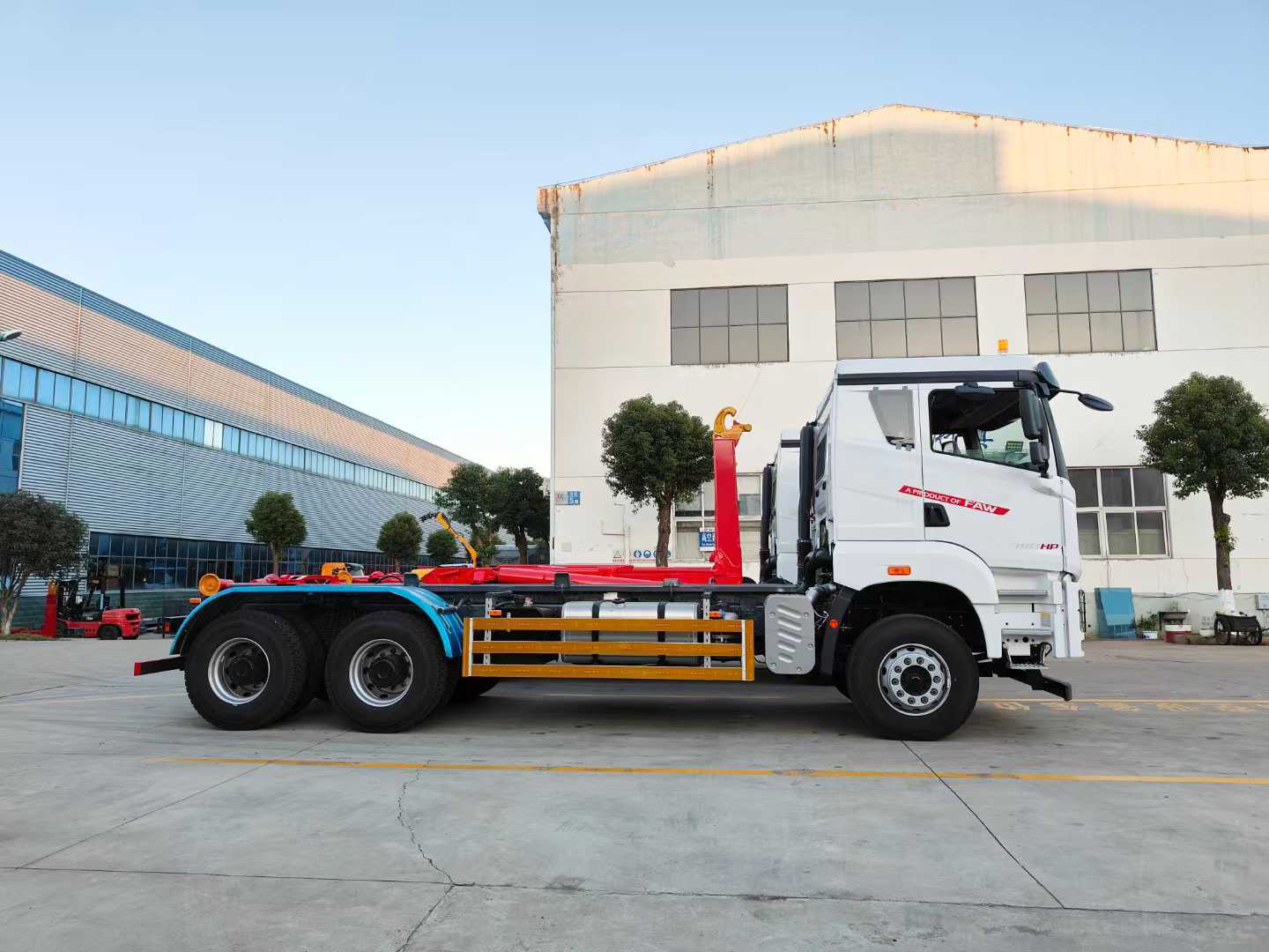 Jiefang 6x4 Hook Arm Garbage Truck