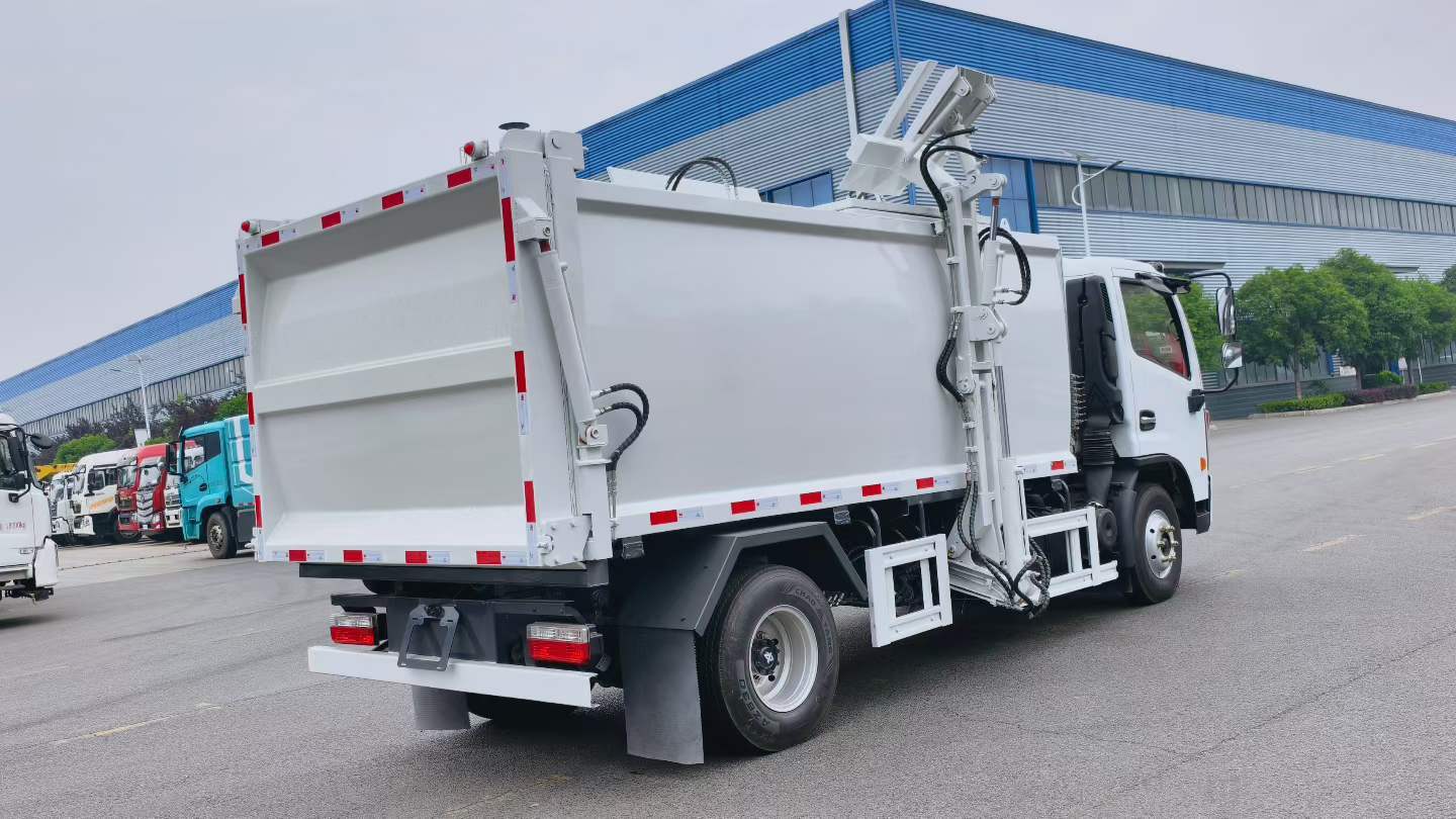 Dongfeng Dorica Side Hanging Bucket Garbage Truck