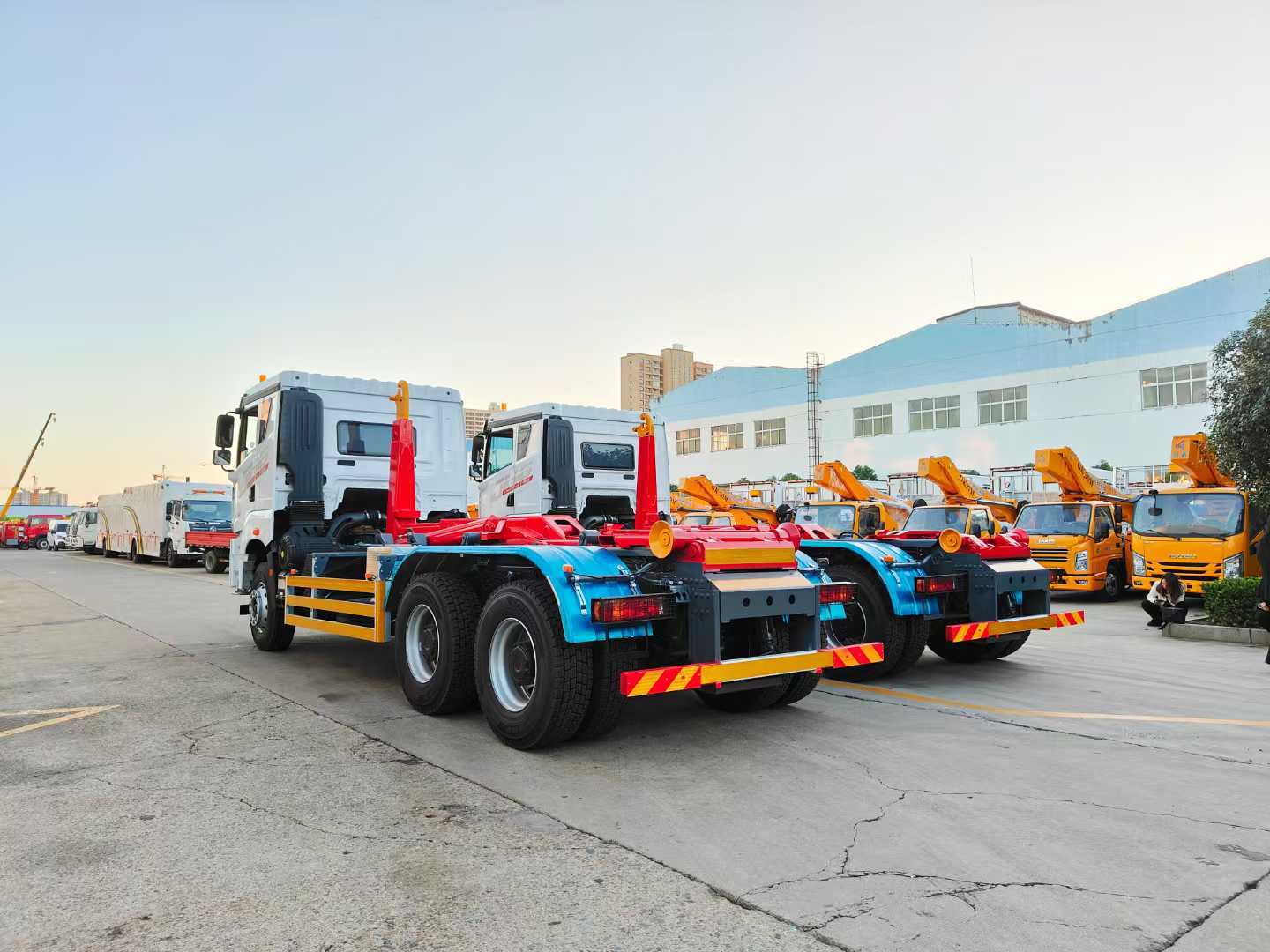 Jiefang 6x4 Hook Arm Garbage Truck