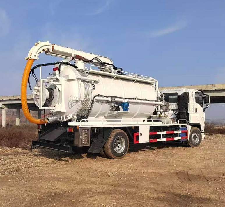 Isuzu suction truck and vacuum pump truck