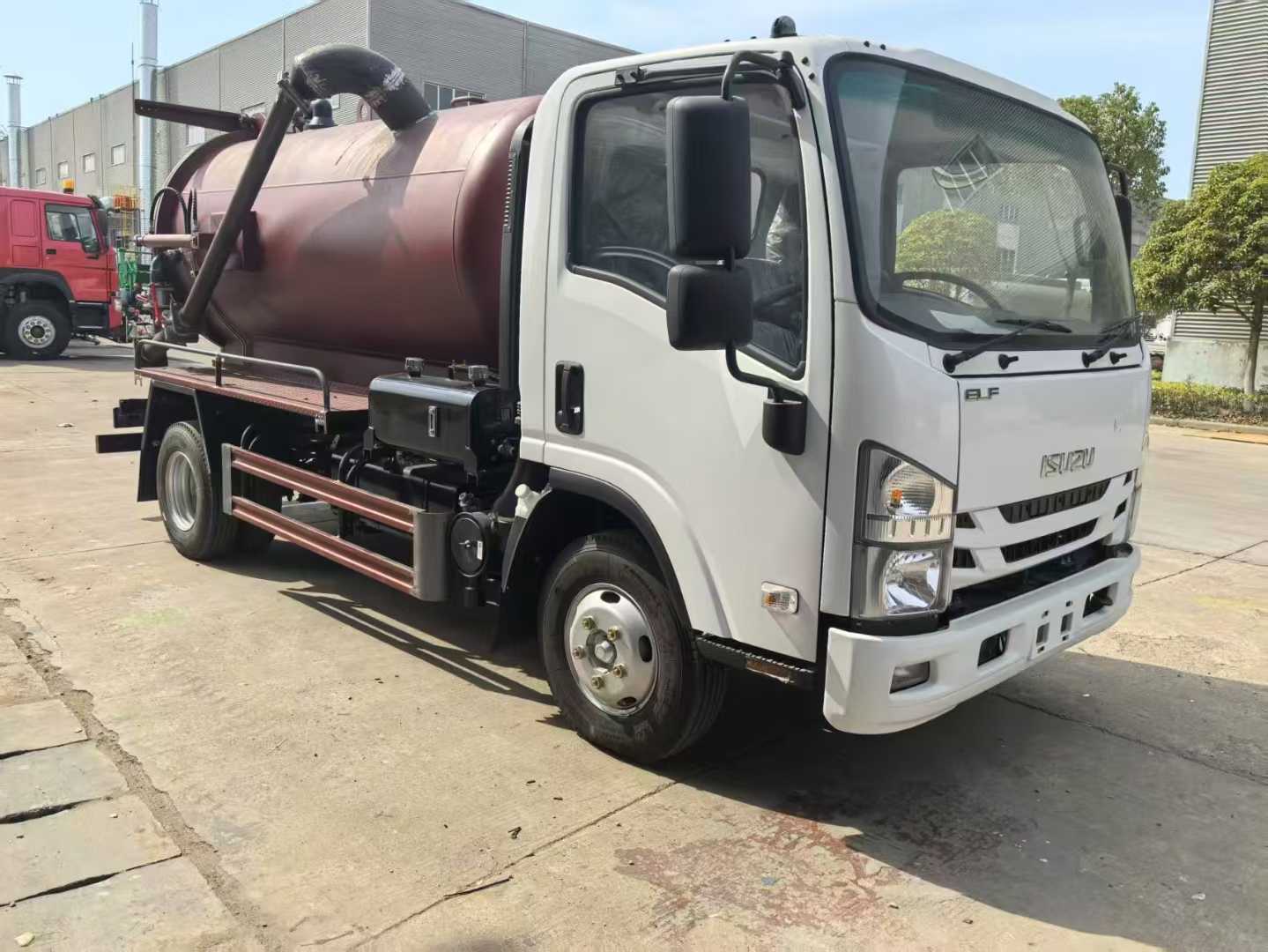 Isuzu suction truck