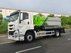 Isuzu type cleaning and suction truck