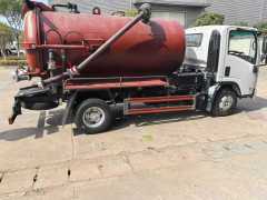 Isuzu suction truck