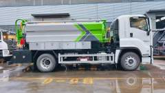 Isuzu type cleaning and suction truck
