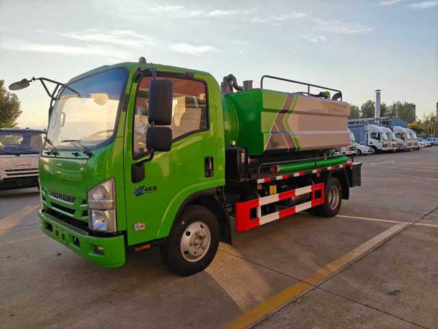 Isuzu 6-Cubic Meter Cleaning and Suction Truck