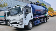 Isuzu 4x2 cleaning and suction truck with hydraulic suspension rod