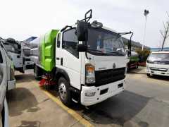 Heavy Duty Truck HOWO 4 × 2 Cleaning and Sweeping Vehicle