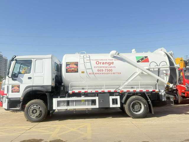 Heavy Duty Truck HOWO Sewage Absorption Vehicle