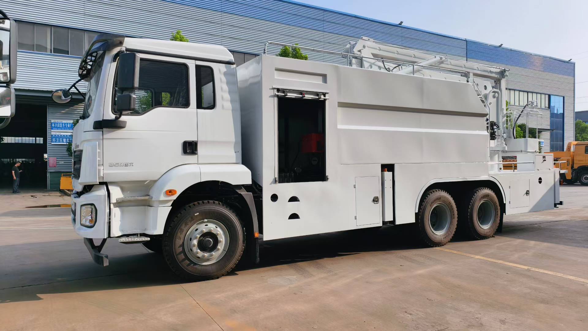 shacman Automobile Rear Double Bridge High altitude High pressure Cleaning Vehicle
