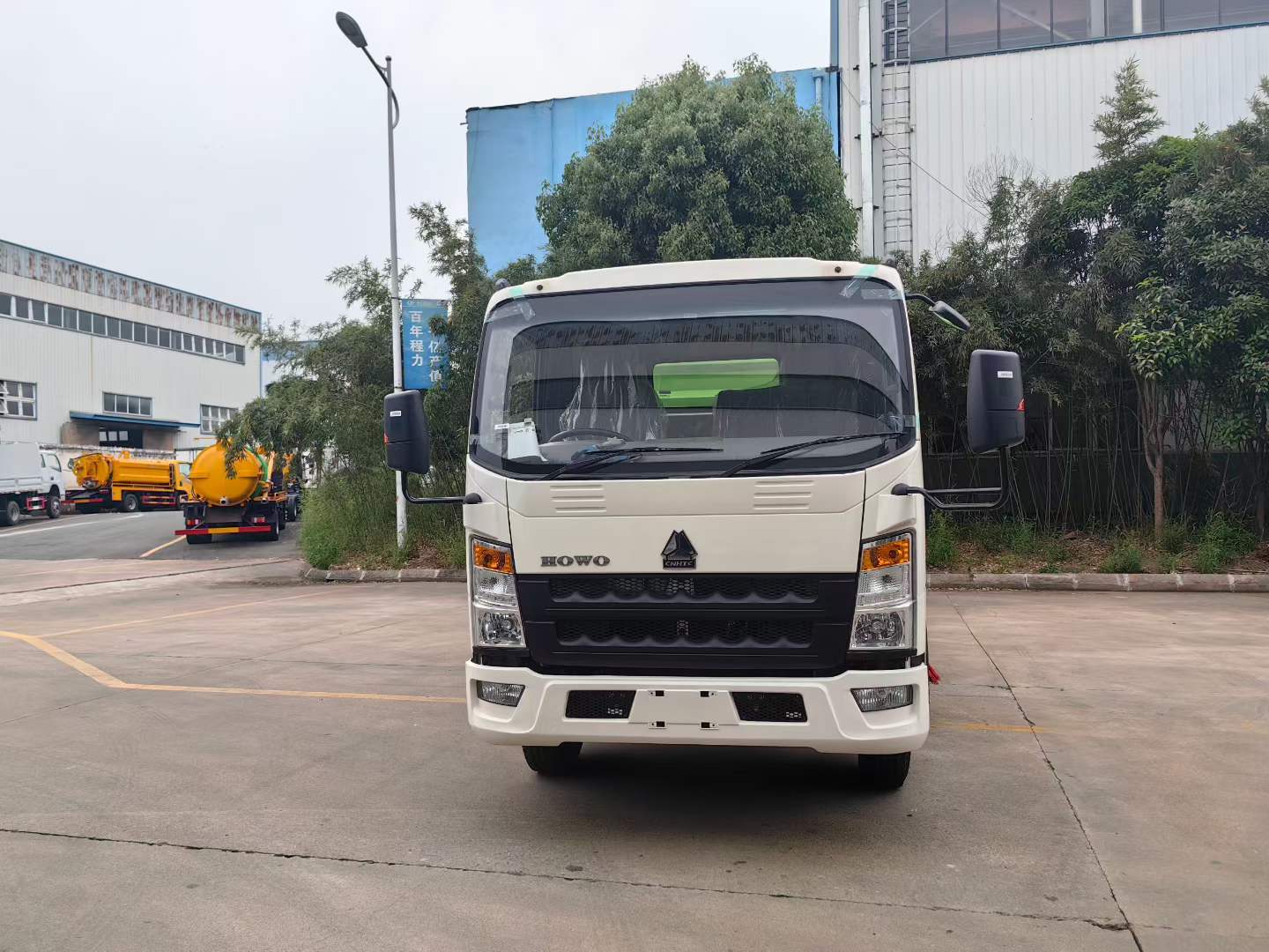 Heavy Duty Truck HOWO Road Sweeper