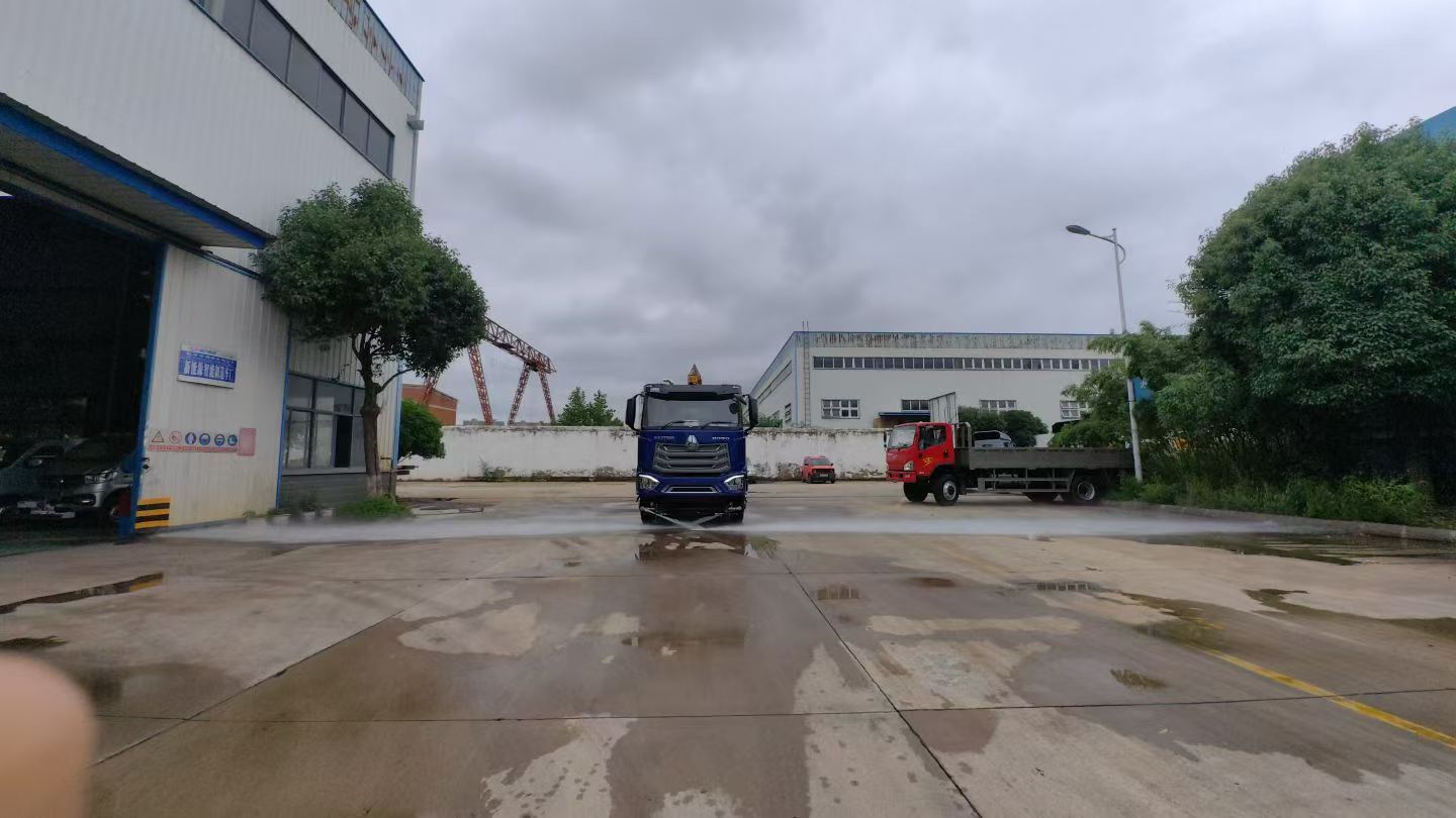 Heavy Duty Truck HOWO 6 × 4 Right Steering Cleaning and Sweeping Vehicle