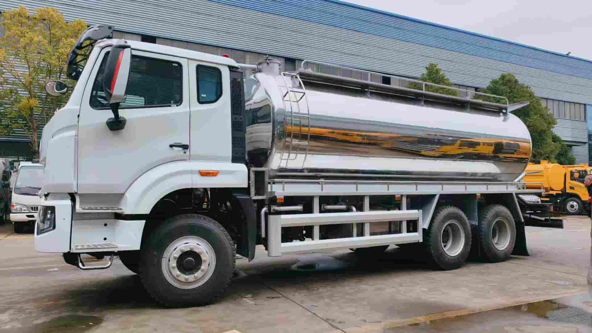 Heavy Truck HOWO rear double axle 18 cubic meter sewage suction truck