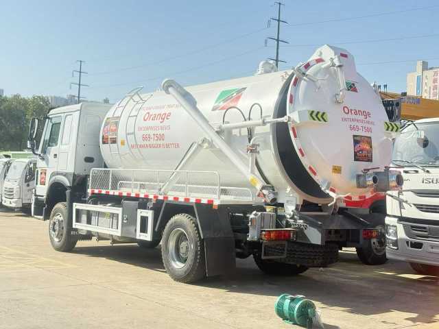 Heavy Duty Truck HOWO Sewage Absorption Vehicle