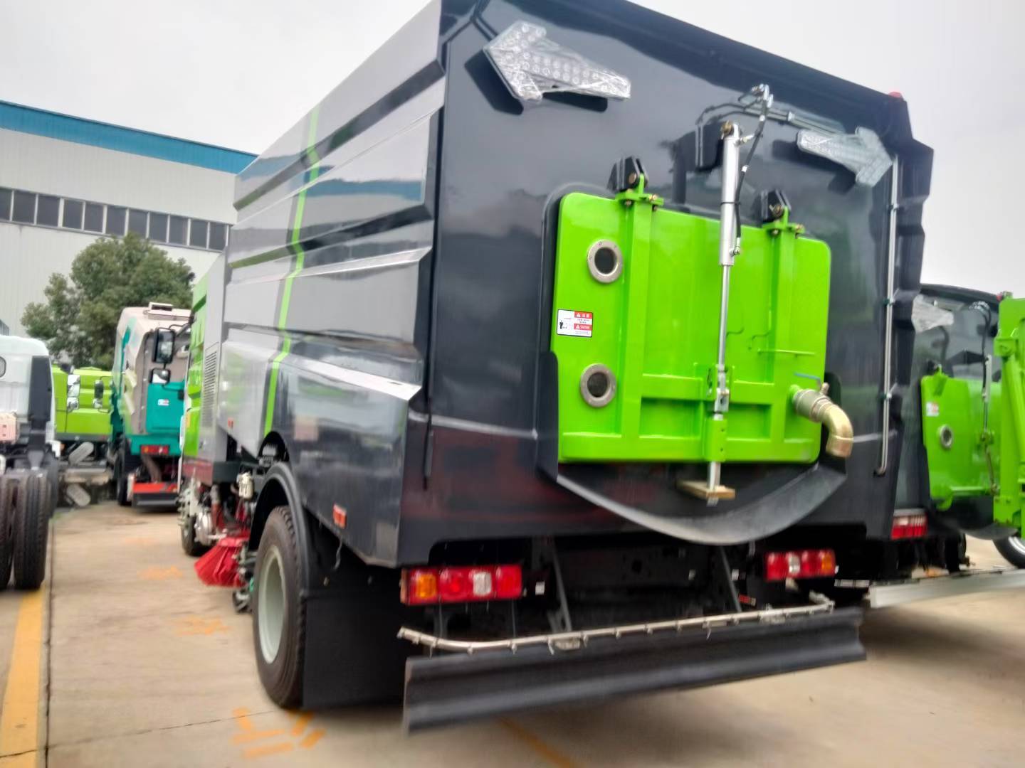 SHACMAN L3000 cleaning and sweeping vehicle