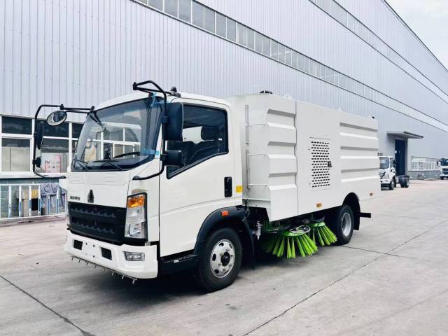 Heavy Truck HOWO Light Truck Road Sweeper