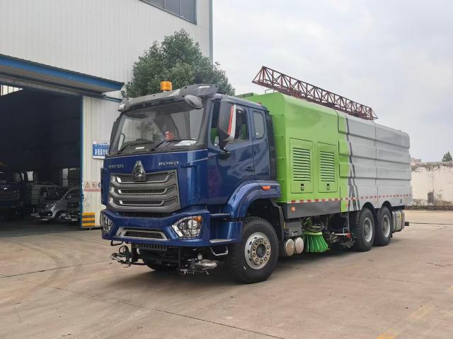 Heavy Duty Truck HOWO 6 × 4 Right Steering Cleaning and Sweeping Vehicle