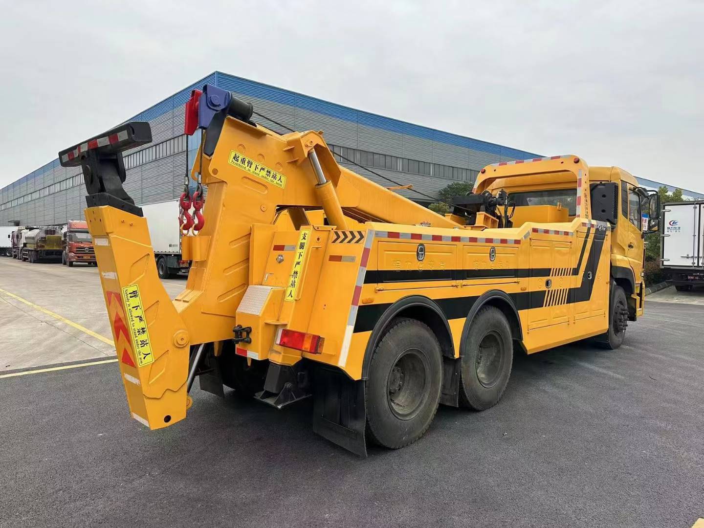 SHACMAN F3000 6 × 4 obstacle clearing vehicle