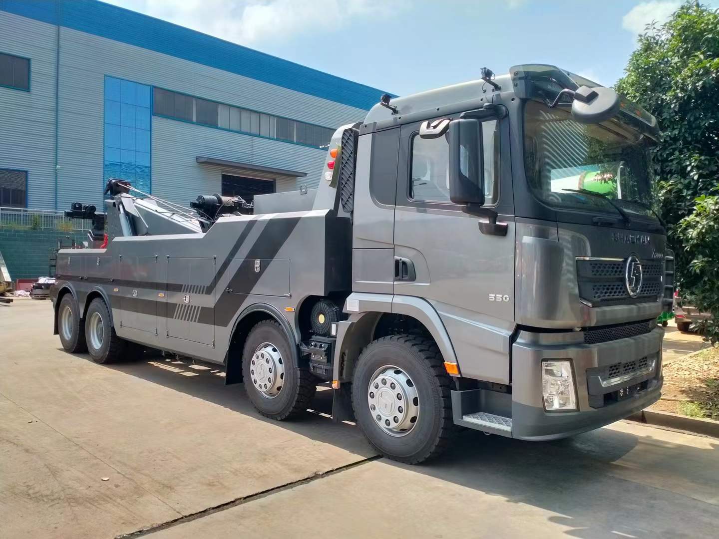 SHACMAN X3000 8 × 4 obstacle clearing vehicle