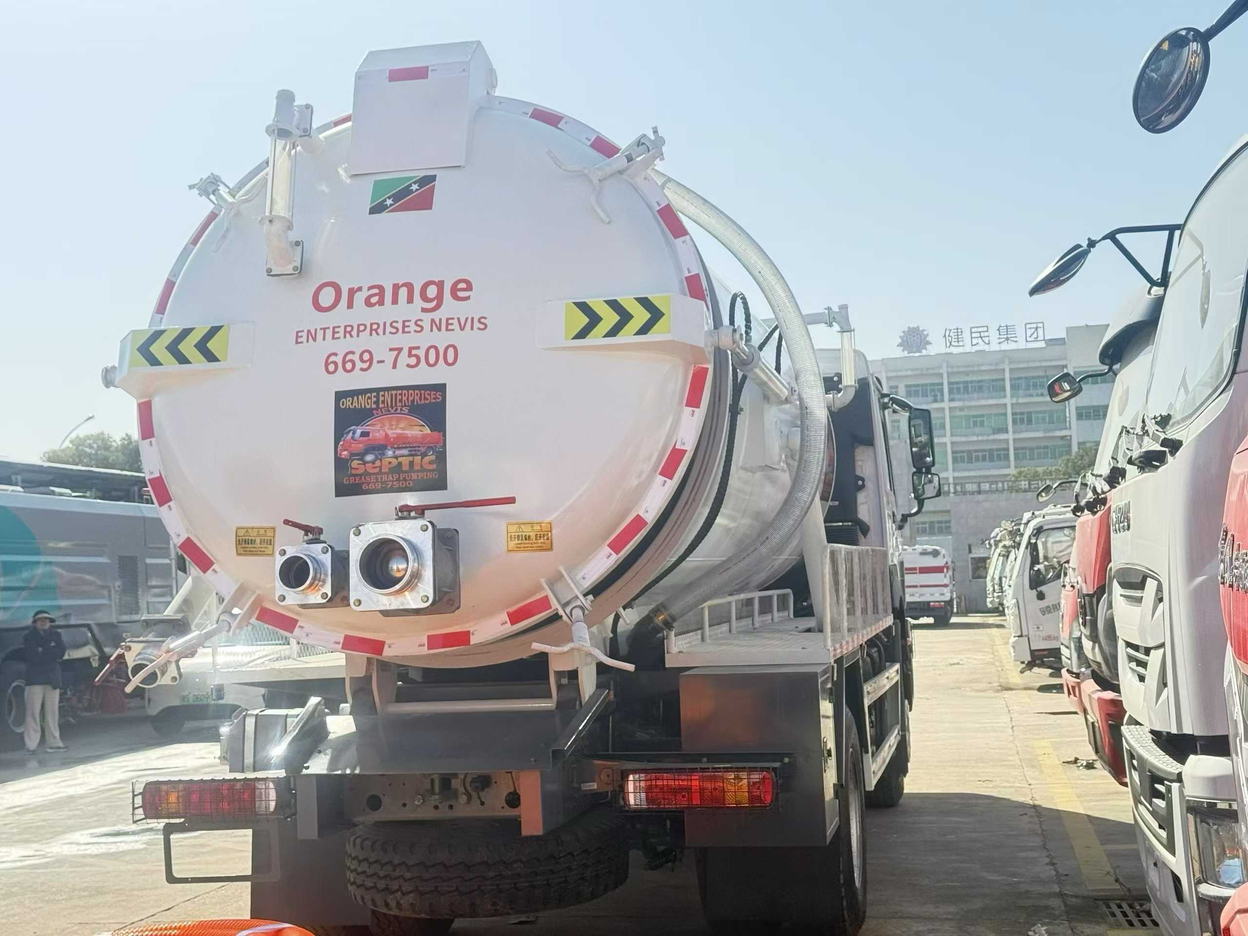 Heavy Duty Truck HOWO Sewage Absorption Vehicle
