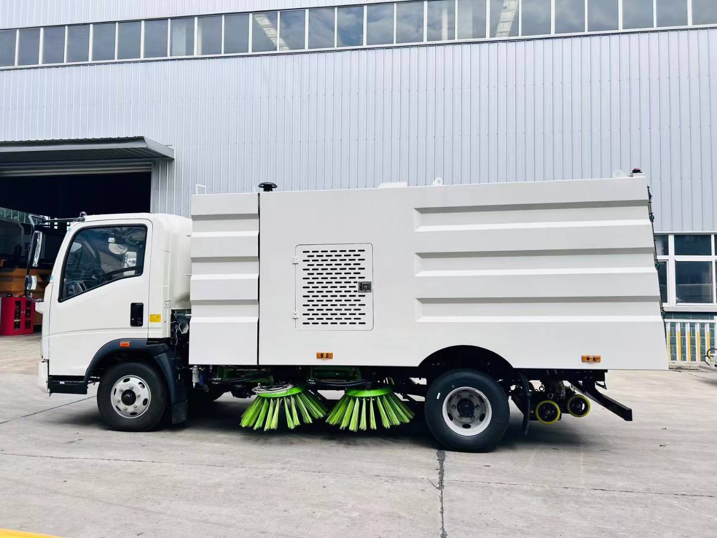Heavy Truck HOWO Light Truck Road Sweeper