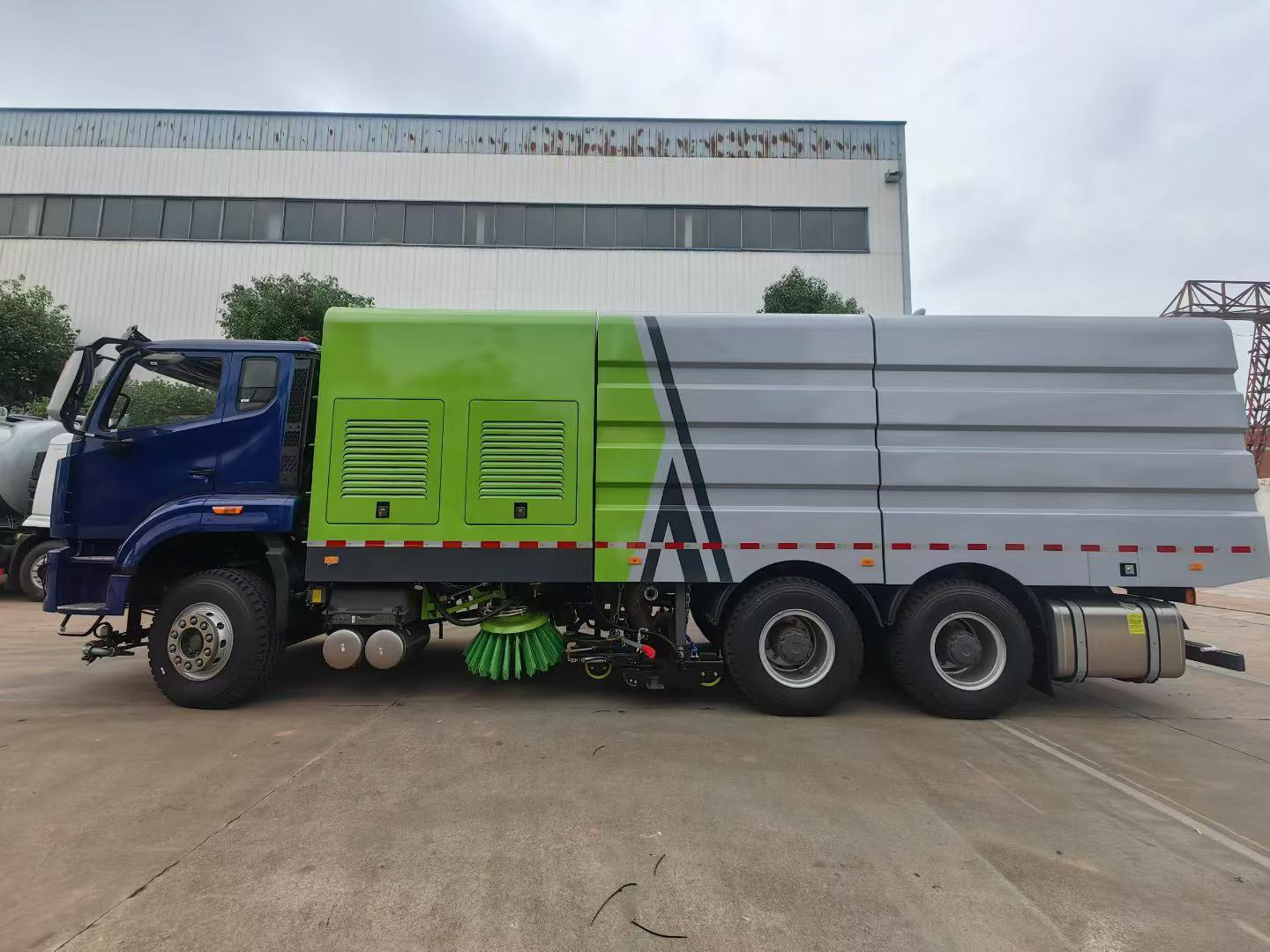 Heavy Duty Truck HOWO 6 × 4 Right Steering Cleaning and Sweeping Vehicle