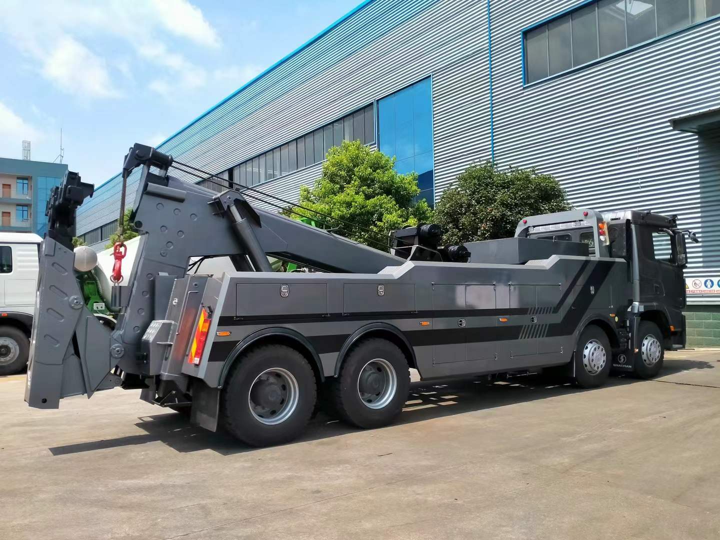 SHACMAN X3000 8 × 4 obstacle clearing vehicle
