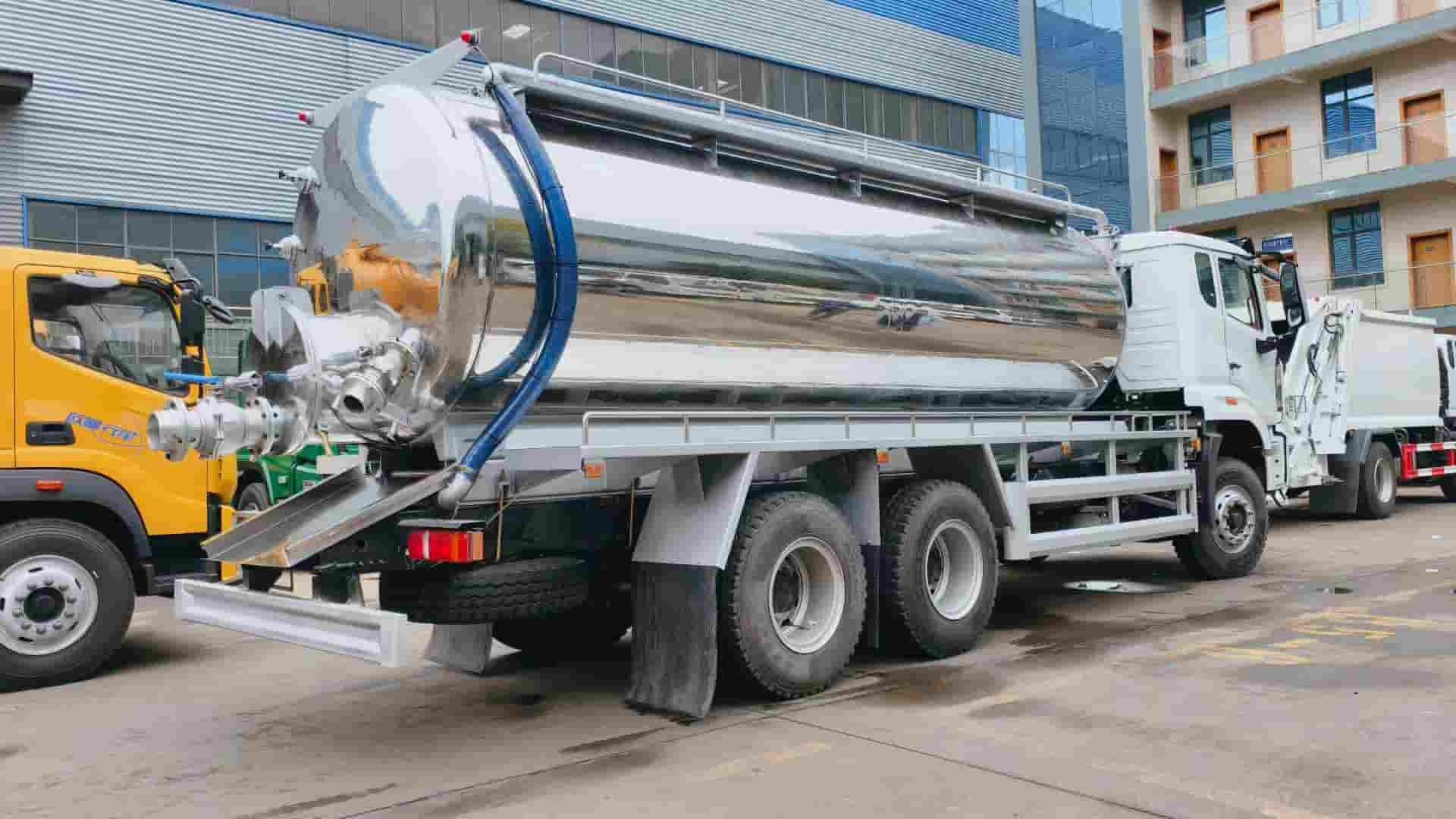 Heavy Truck HOWO rear double axle 18 cubic meter sewage suction truck