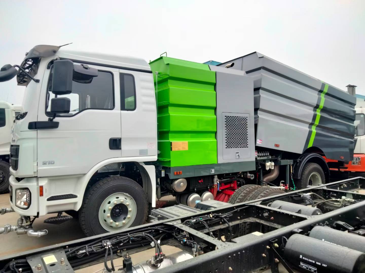 SHACMAN L3000 cleaning and sweeping vehicle