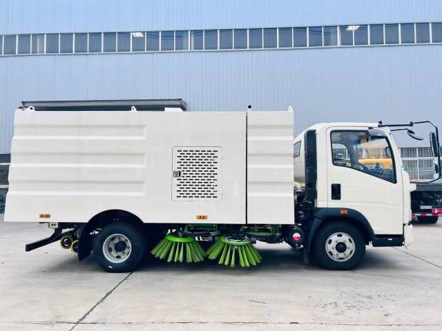 Heavy Truck HOWO Light Truck Road Sweeper
