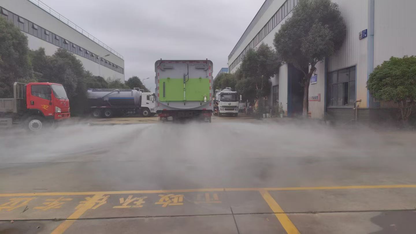 Heavy Duty Truck HOWO 6 × 4 Right Steering Cleaning and Sweeping Vehicle
