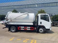 Heavy Duty Truck HOWO 5 cubic meter sewage suction truck