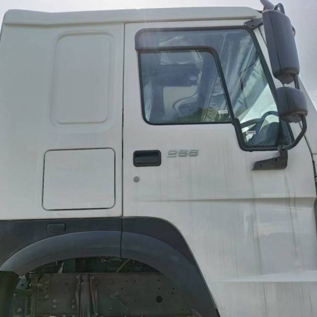 Heavy Duty Truck HOWO four-wheel drive sewage suction truck