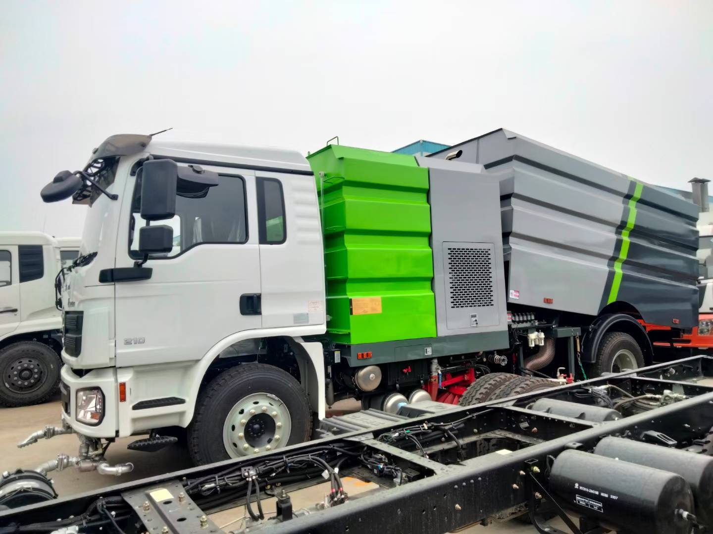 SHACMAN L3000 cleaning and sweeping vehicle