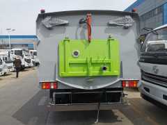 Heavy Duty Truck HOWO 4 × 2 Cleaning and Sweeping Vehicle