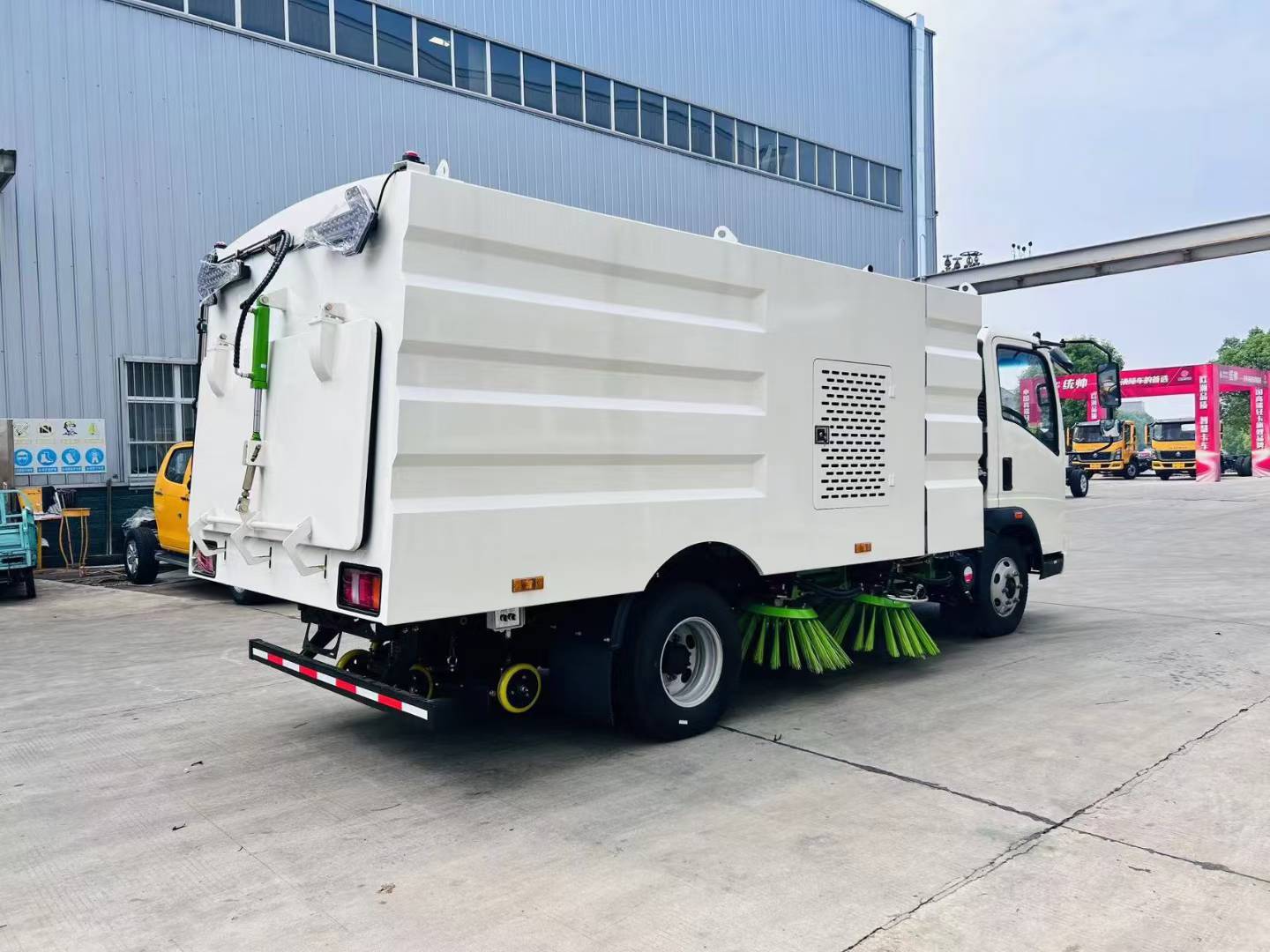 Heavy Truck HOWO Light Truck Road Sweeper