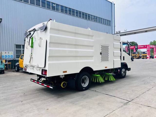 Heavy Truck HOWO Light Truck Road Sweeper