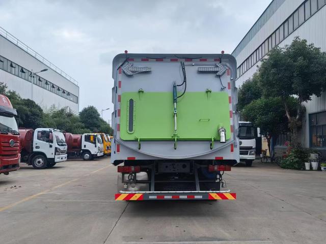 Heavy Duty Truck HOWO 6 × 4 Right Steering Cleaning and Sweeping Vehicle
