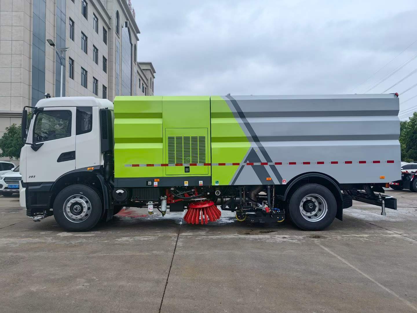 Dongfeng Tianjin washing and sweeping vehicle