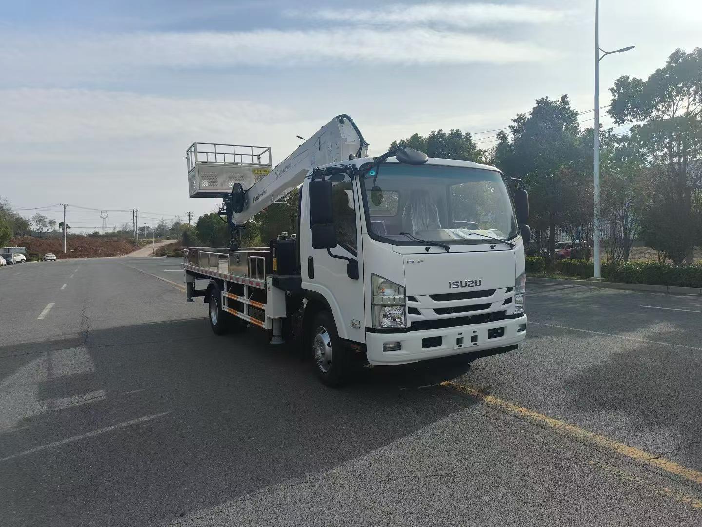 Isuzu Triple-Combination Aerial Work Vehicle