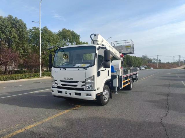 Isuzu Triple-Combination Aerial Work Vehicle