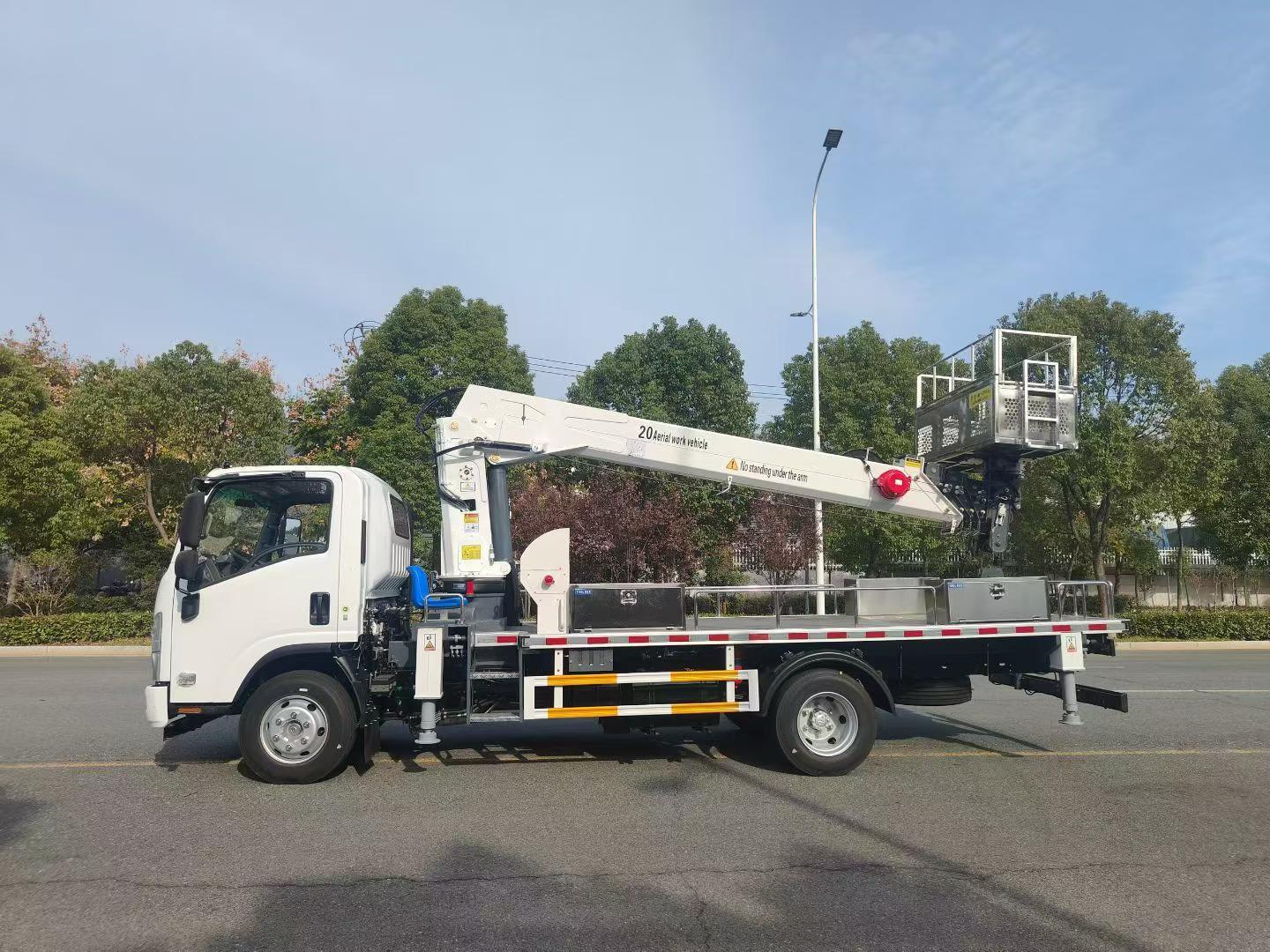 Isuzu Triple-Combination Aerial Work Vehicle