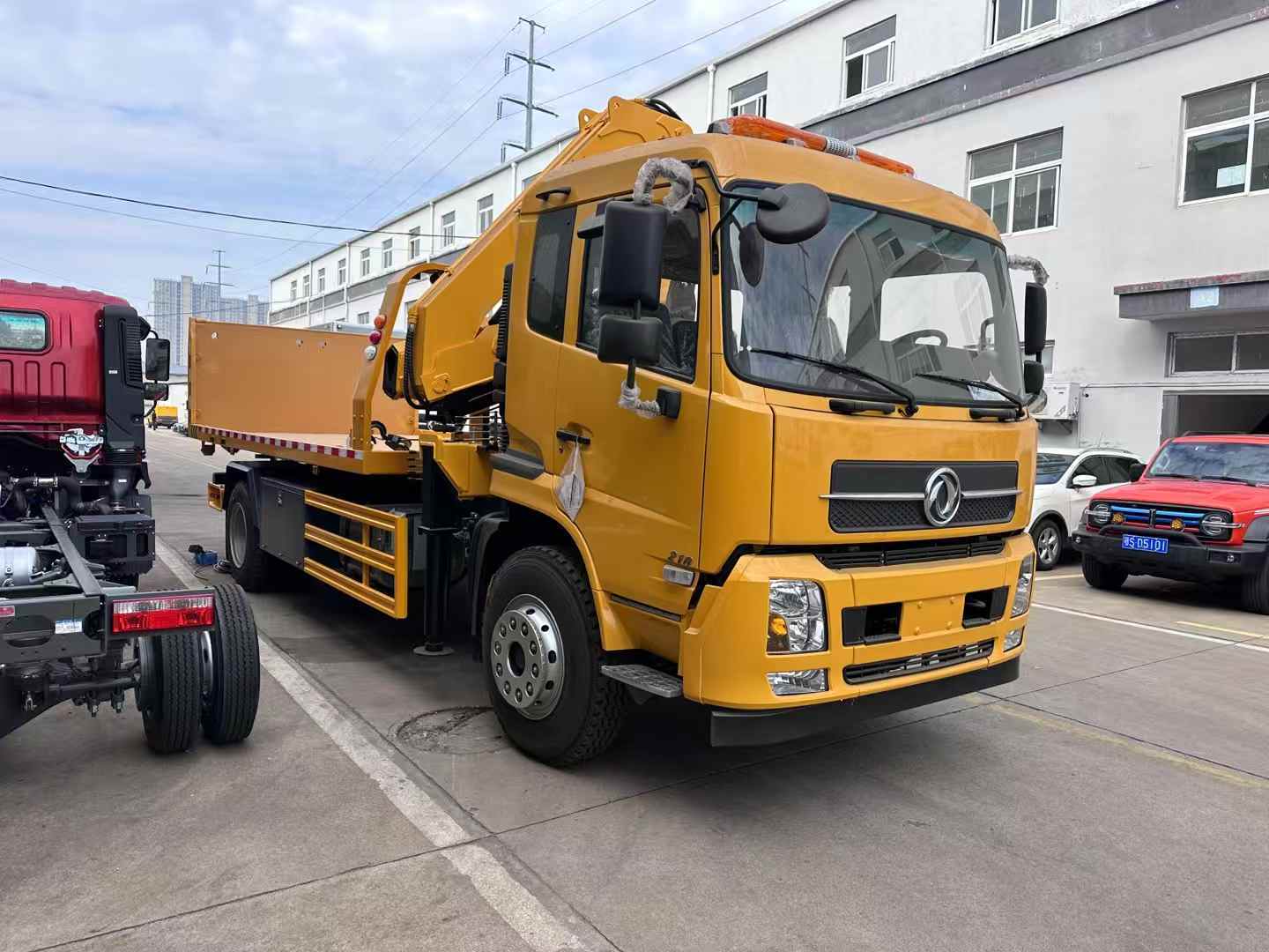 Dongfeng Tianjin Rescue Vehicle with Folding Crane