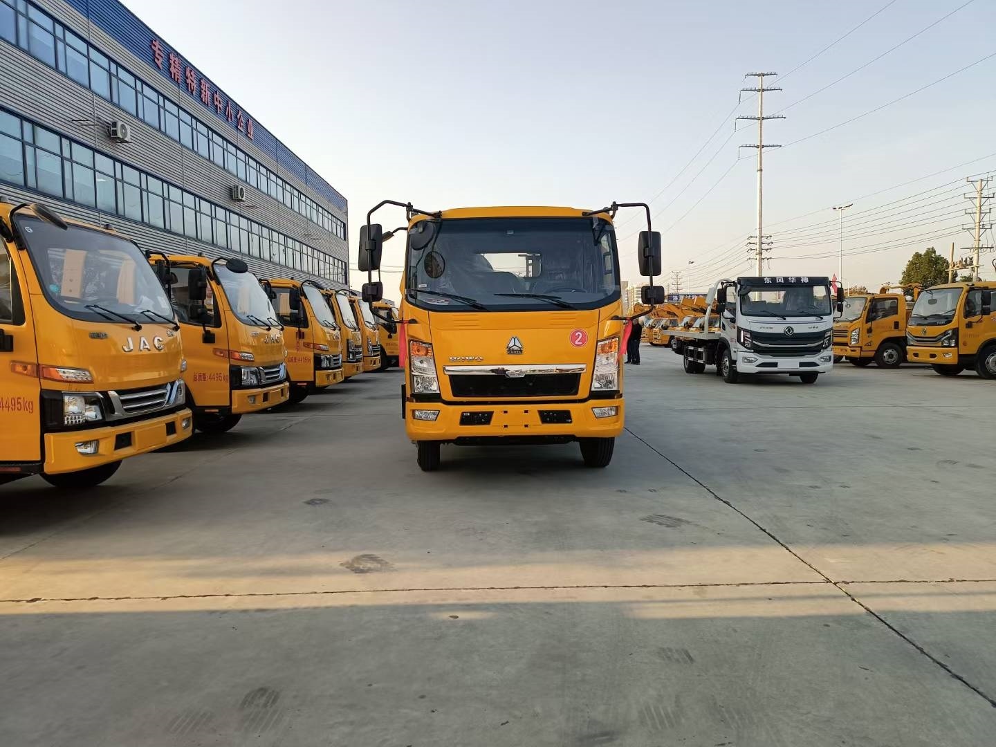 Heavy duty HOWO light truck 4 × 2 obstacle clearing vehicle