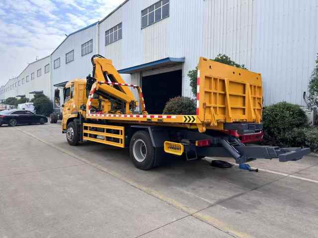Dongfeng Tianjin Rescue Vehicle with Folding Crane