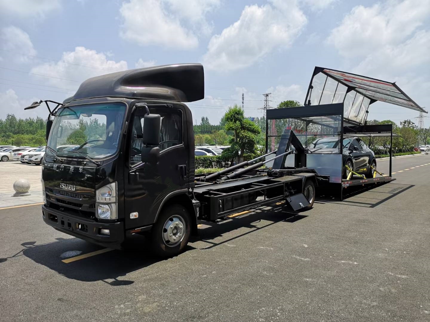 ISUZU 4X2 Full Floor Clearance Vehicle