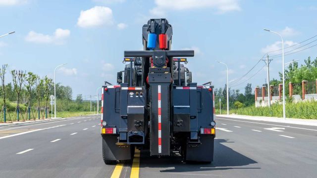 Isuzu lifting joint clearance vehicle