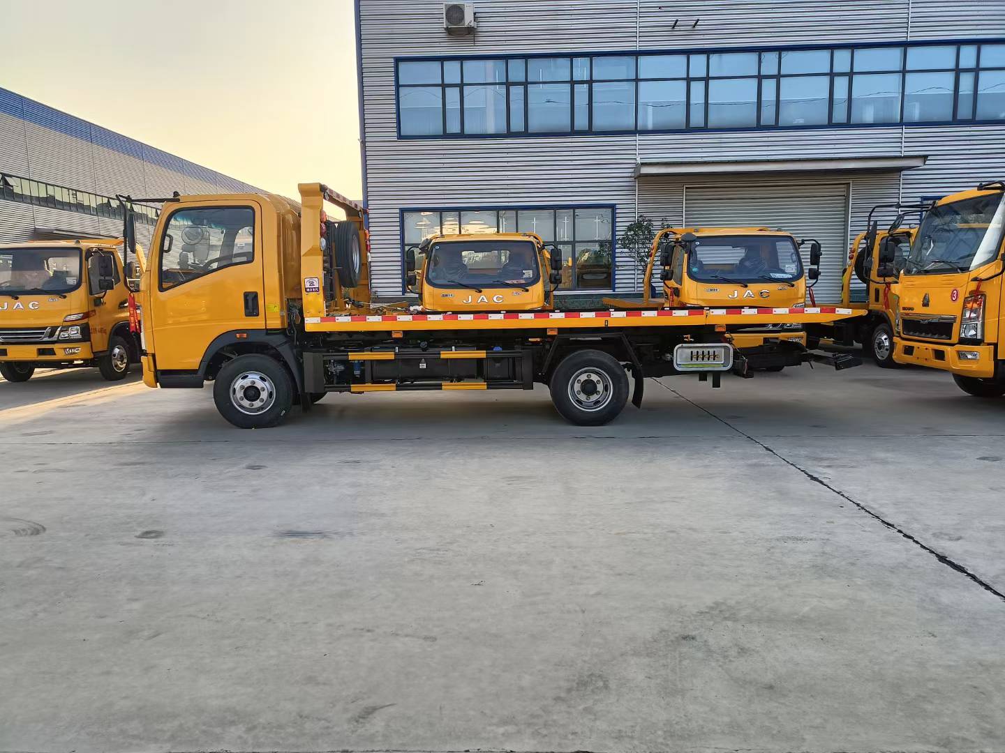 Heavy duty HOWO light truck 4 × 2 obstacle clearing vehicle